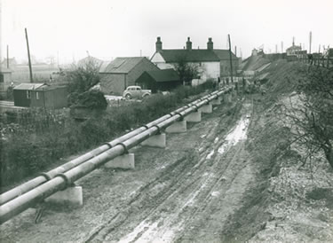 The pipe line used to pump waste ash from the Power Station
to nearby gravel pits, near Twyford Road railway bridge in 1957.